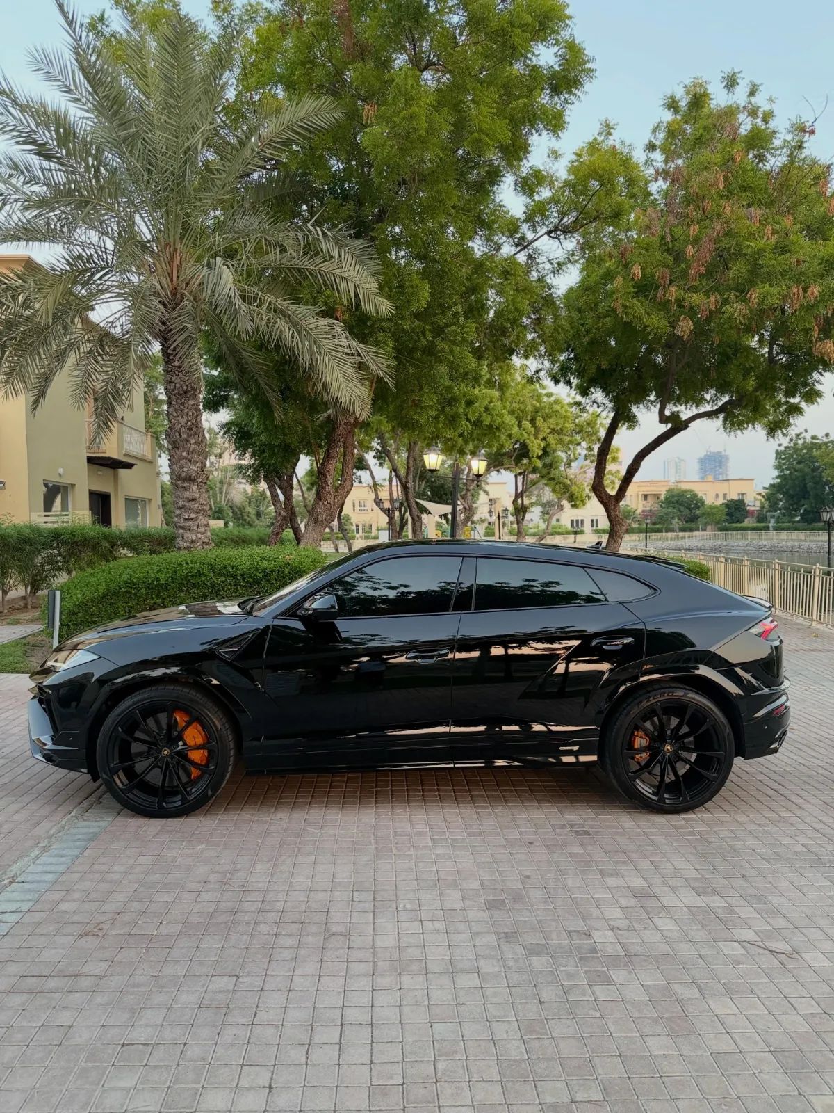 2023 Lamborghini Urus photo 2