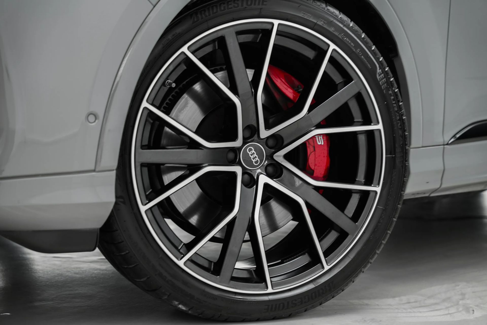 2025 Audi SQ7 photo 4