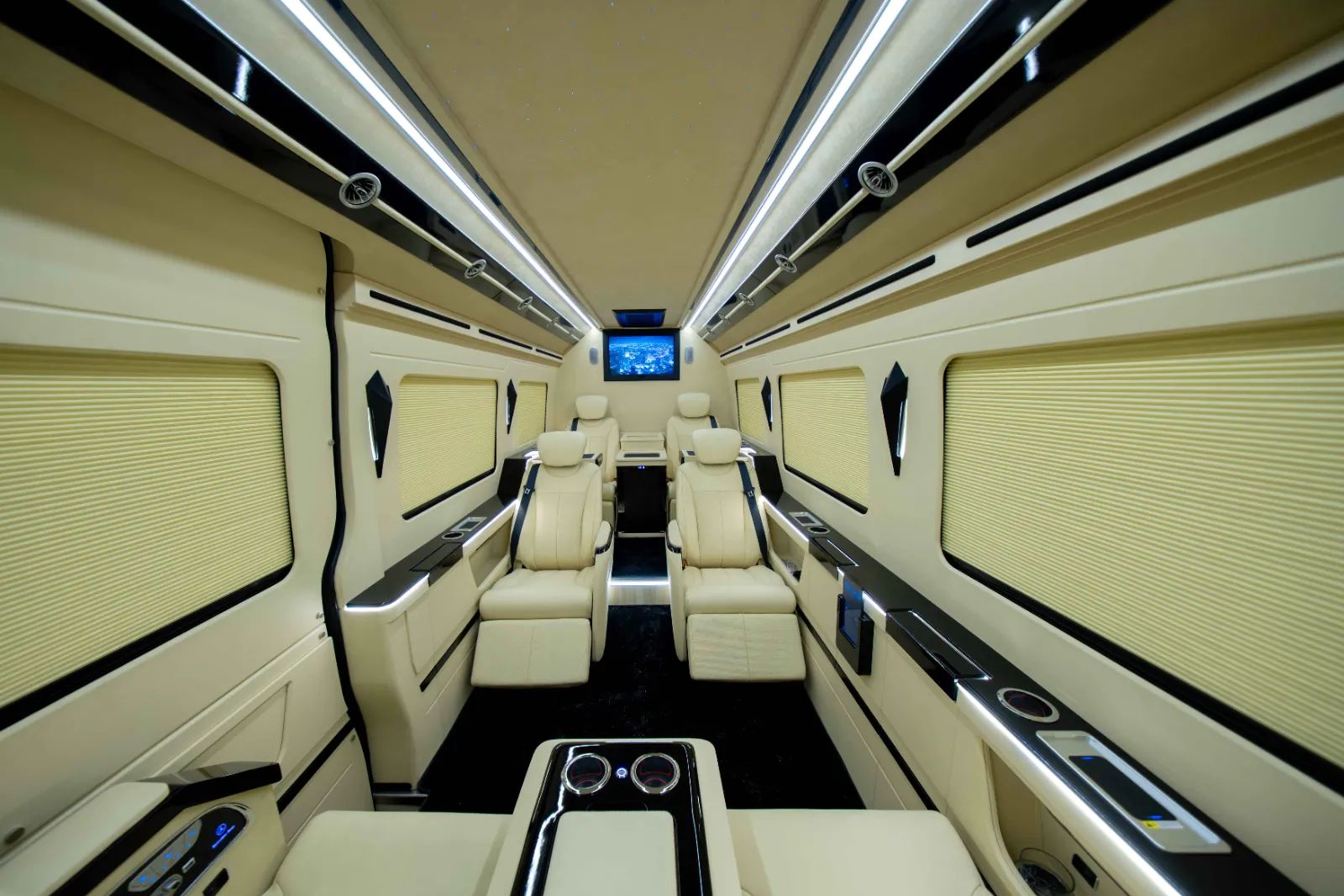 2026 Mercedes-Benz Sprinter photo 3