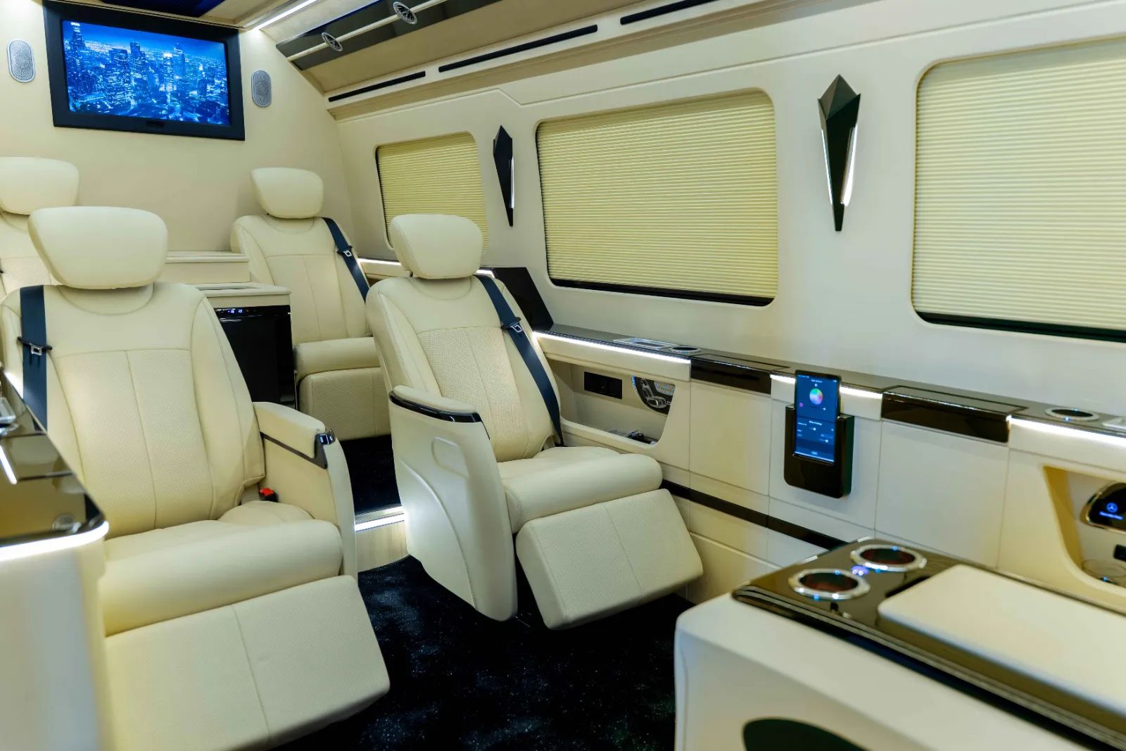 2026 Mercedes-Benz Sprinter photo 2