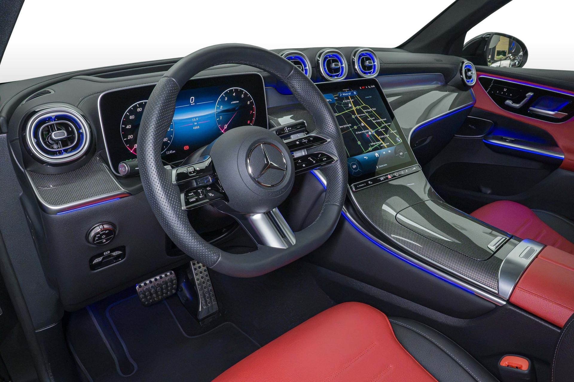 2025 Mercedes-Benz GLC photo 4