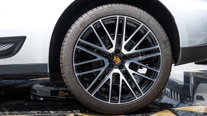 2024 Porsche Macan photo 4