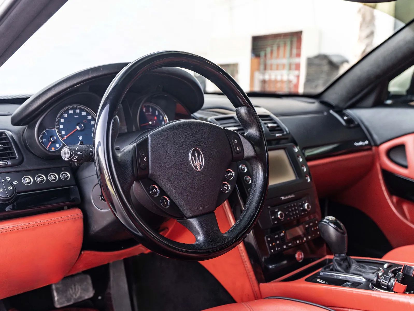 2010 Maserati Quattroporte photo 3