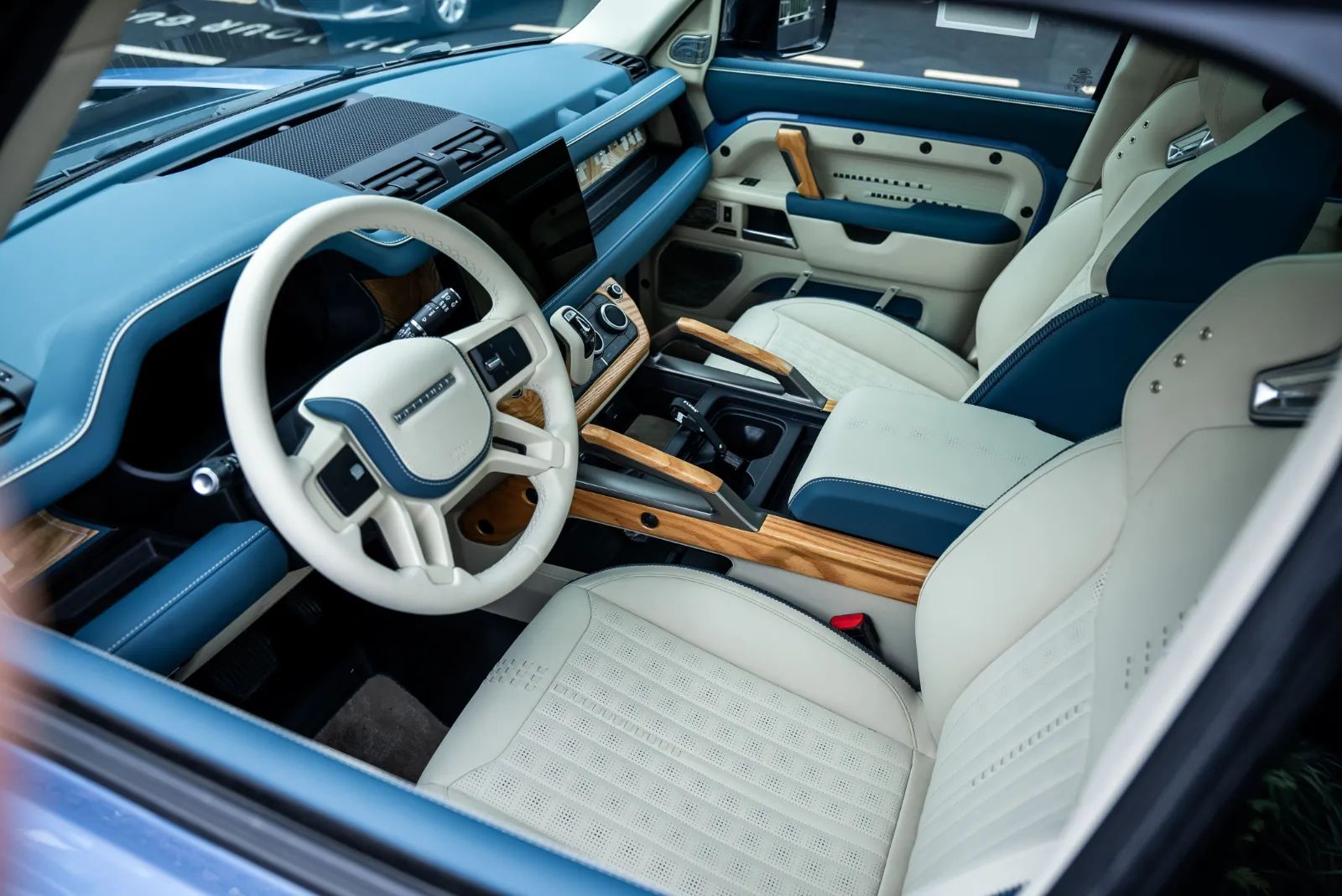 2026 Land Rover Defender photo 3