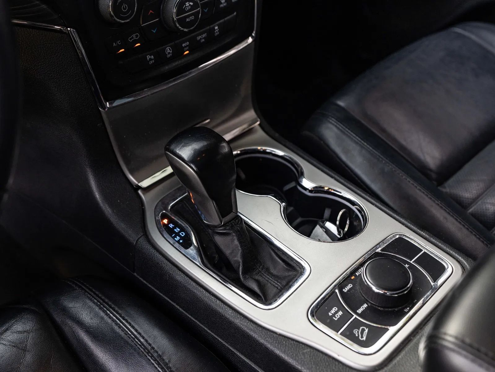 2020 Jeep Grand Cherokee photo 3
