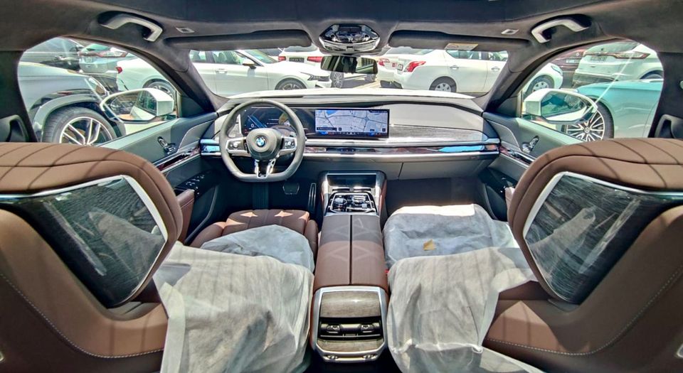 2026 BMW 740i photo 2