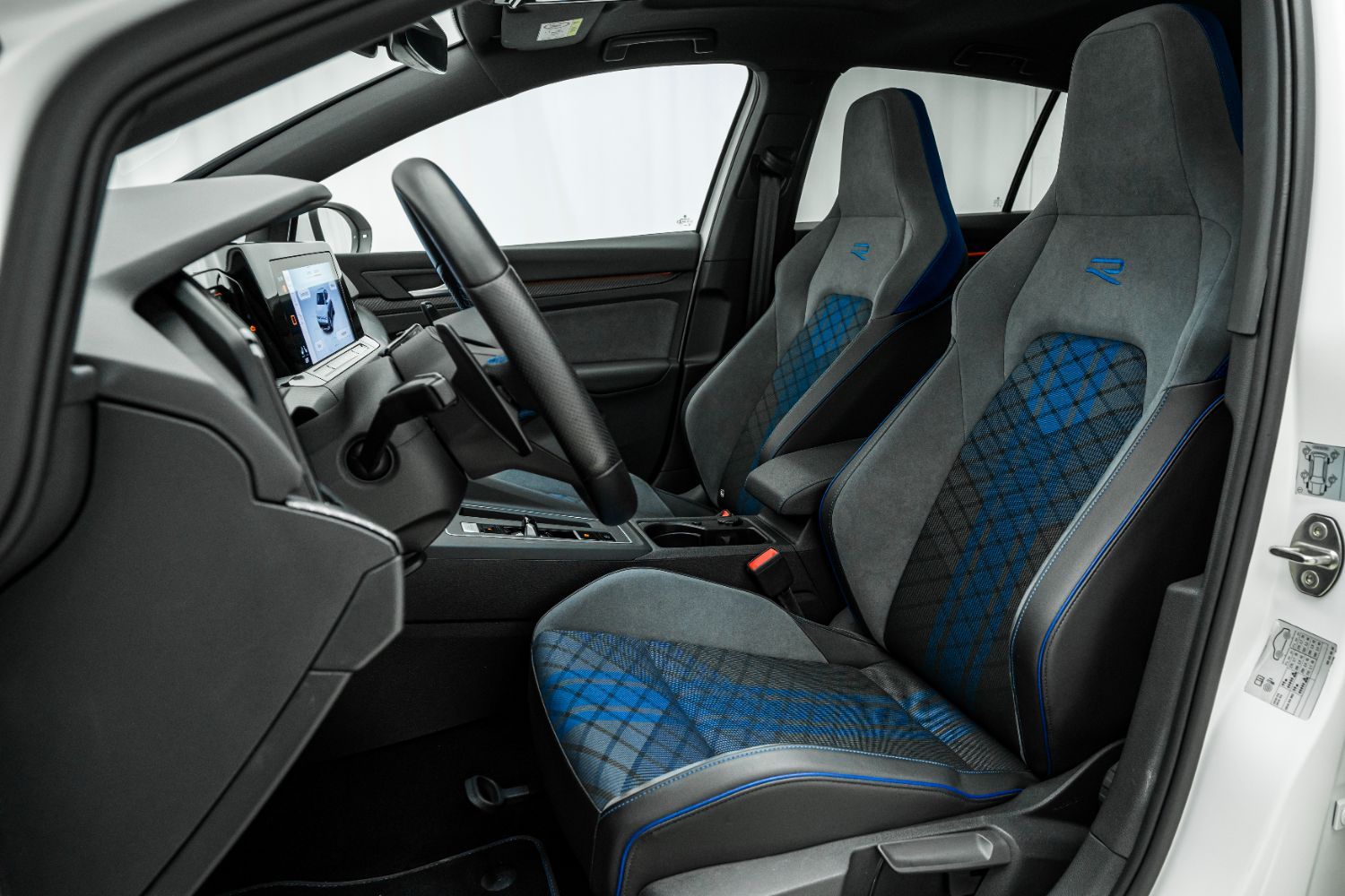 2022 Volkswagen Golf photo 2
