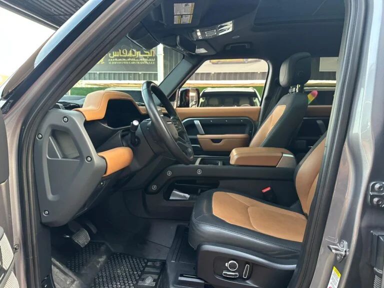 2024 Land Rover Defender photo 3