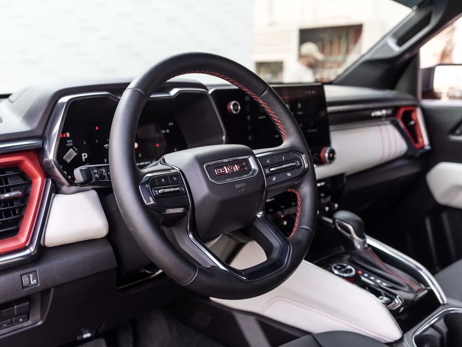 2025 GMC Canyon photo 3