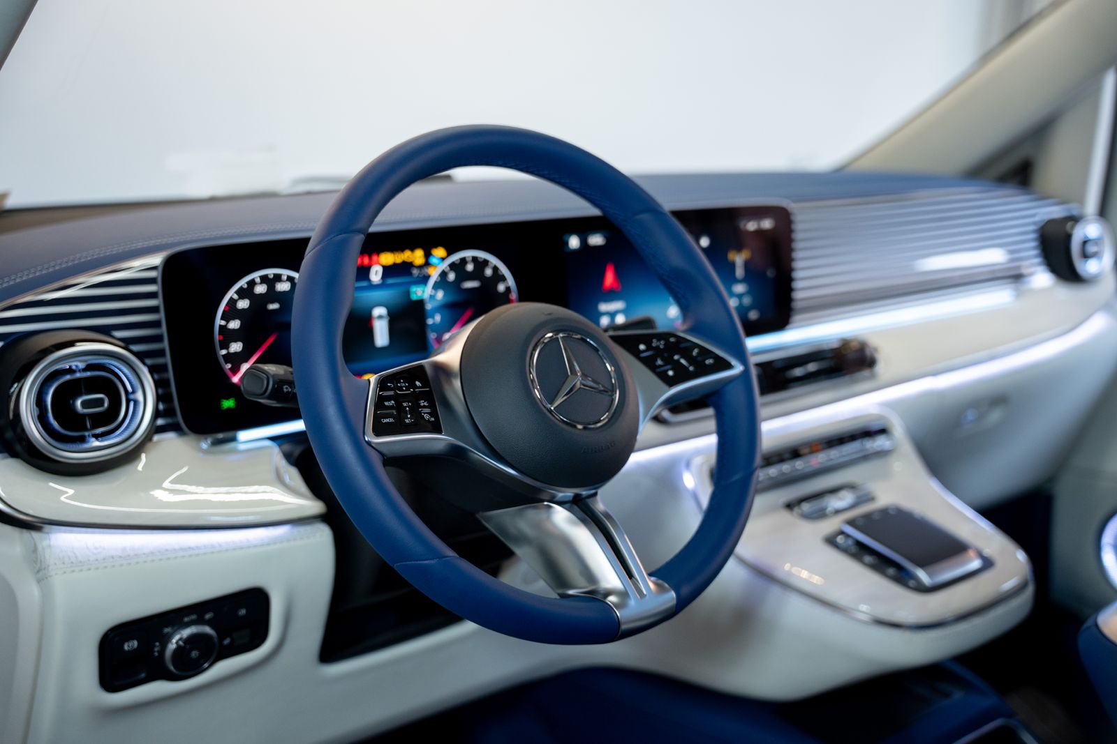 2025 Mercedes-Benz V-Class photo 2