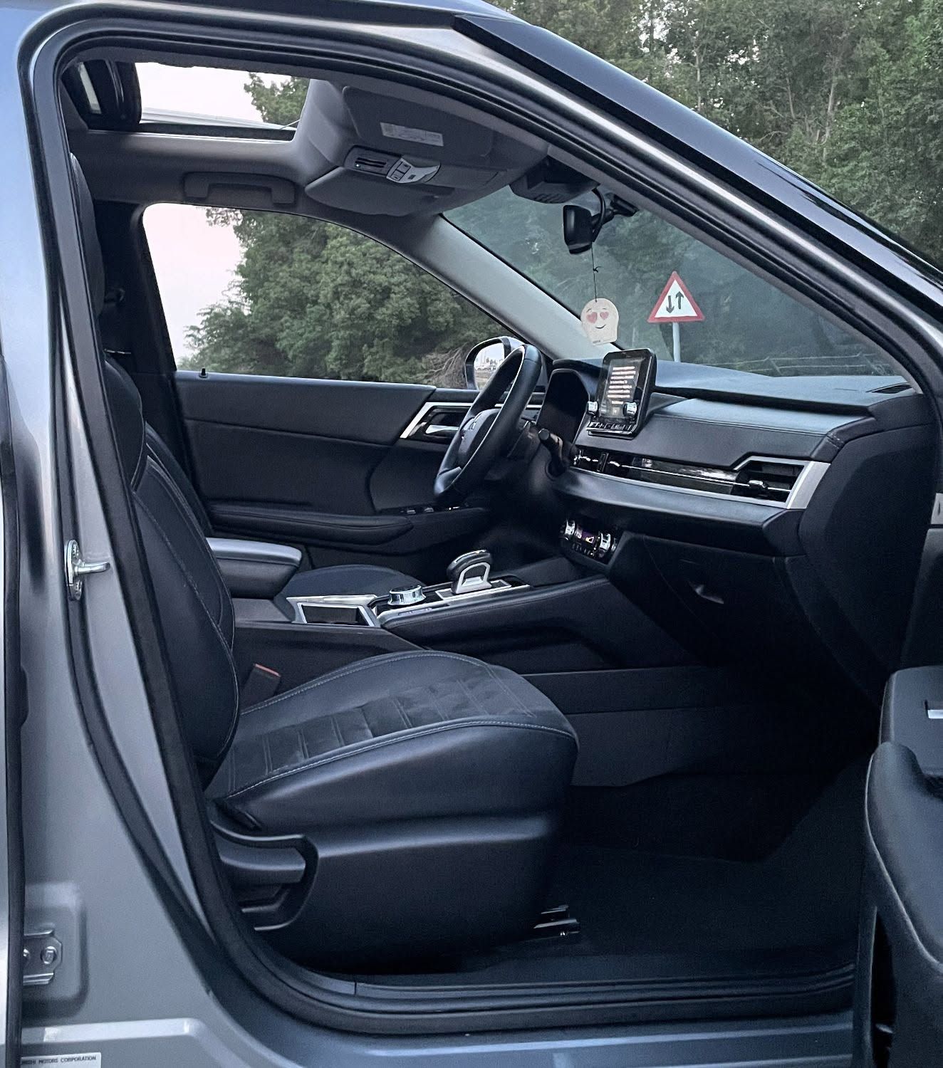 2023 Mitsubishi Outlander photo 5