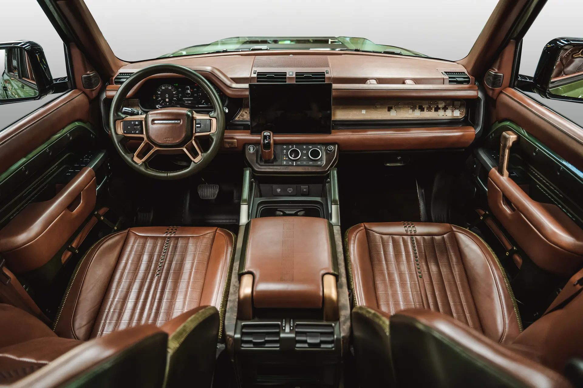 2026 Land Rover Defender photo 3