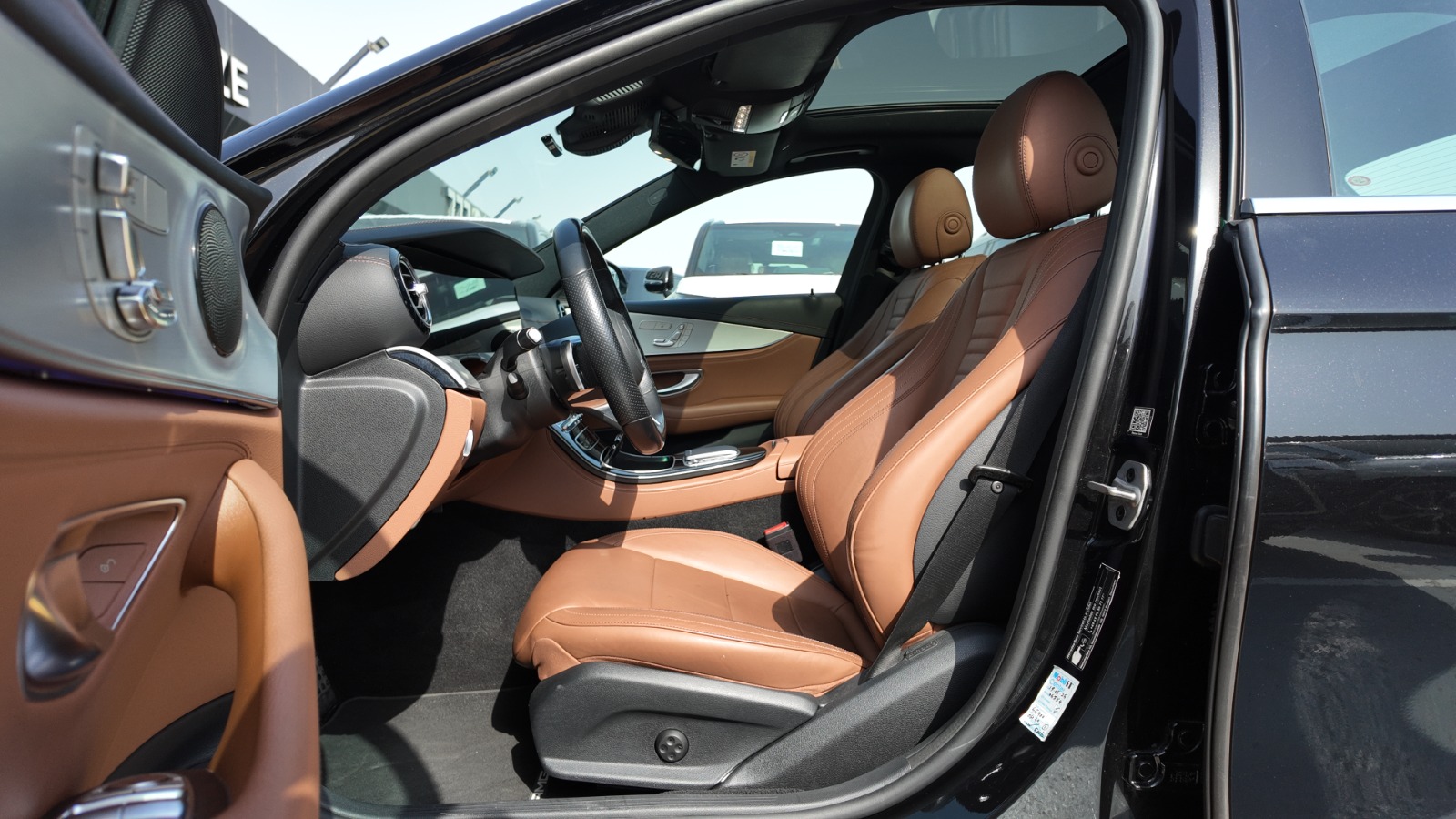 2022 Mercedes-Benz E 200 photo 2