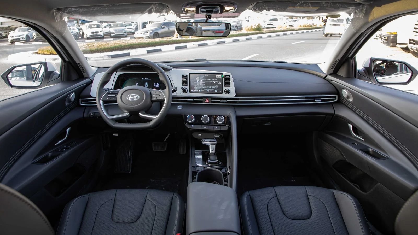 2025 Hyundai Elantra photo 3