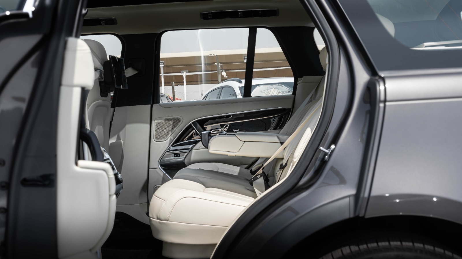 2026 Land Rover Range Rover photo 5