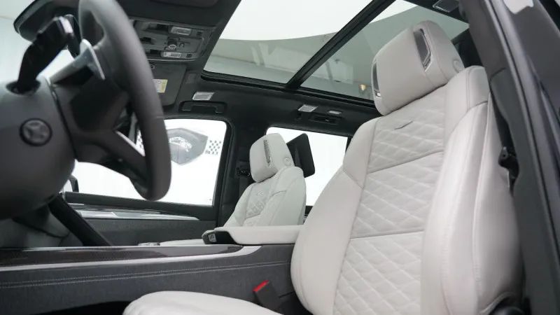 2025 Cadillac Escalade photo 2