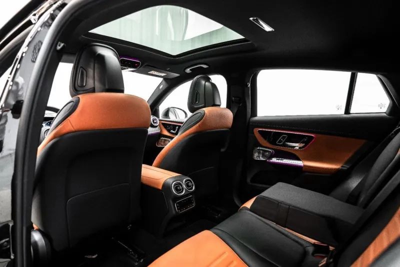 2025 Mercedes-Benz GLC200 photo 4