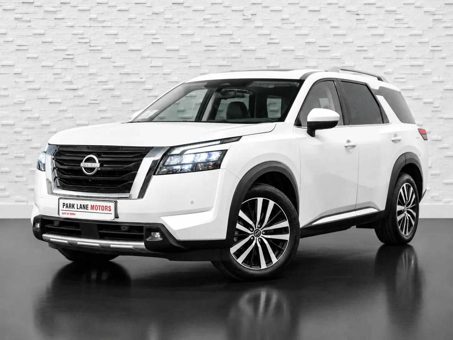 2025 Nissan Pathfinder photo 2