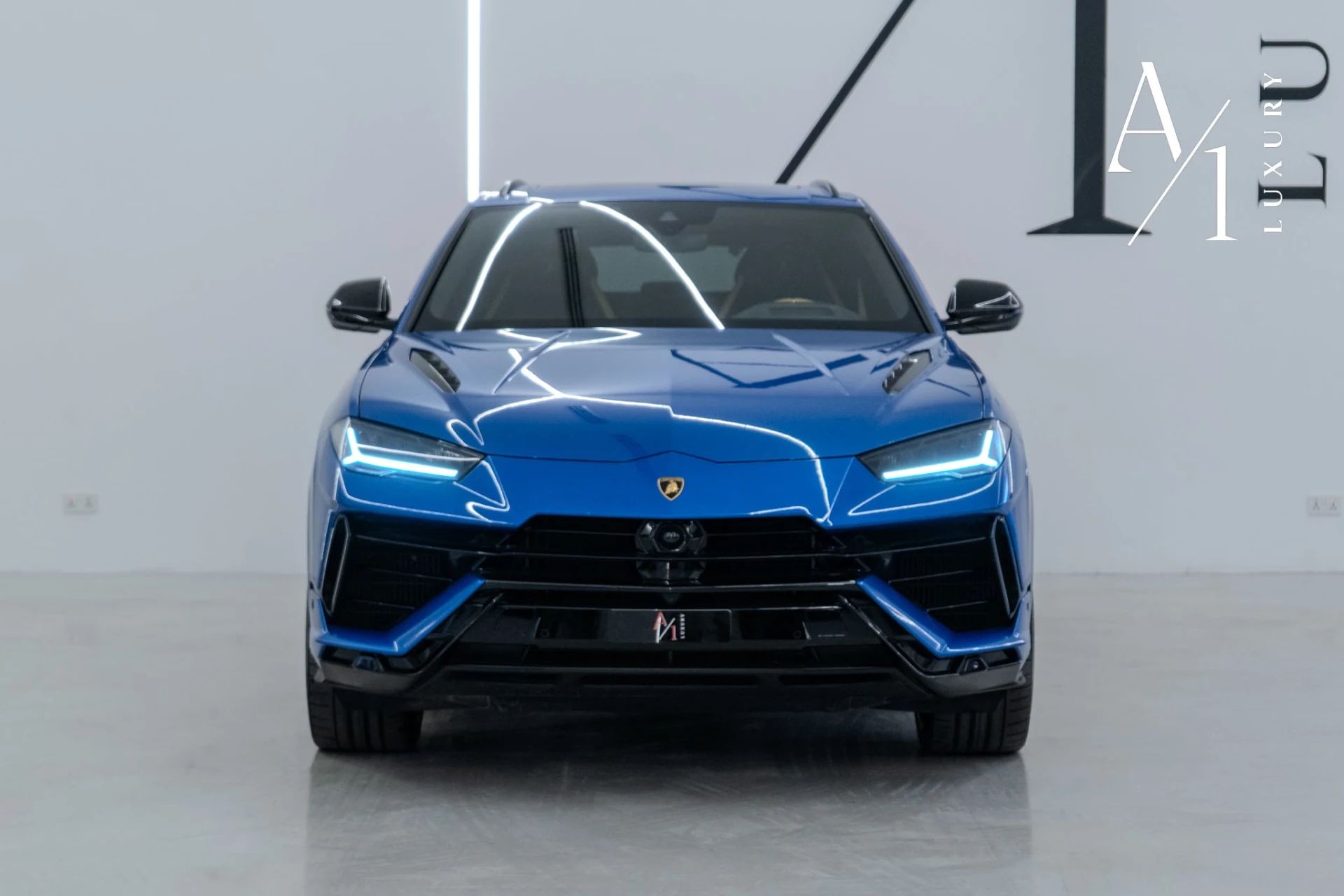 2023 Lamborghini Urus photo 2