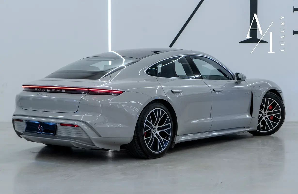 2023 Porsche Taycan photo 5