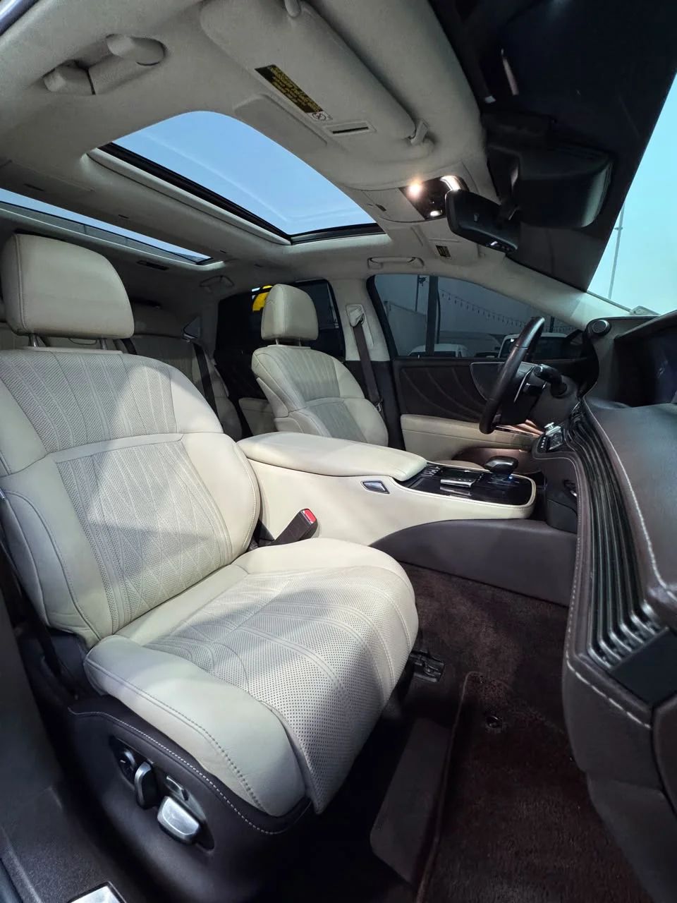 2018 Lexus LS photo 3