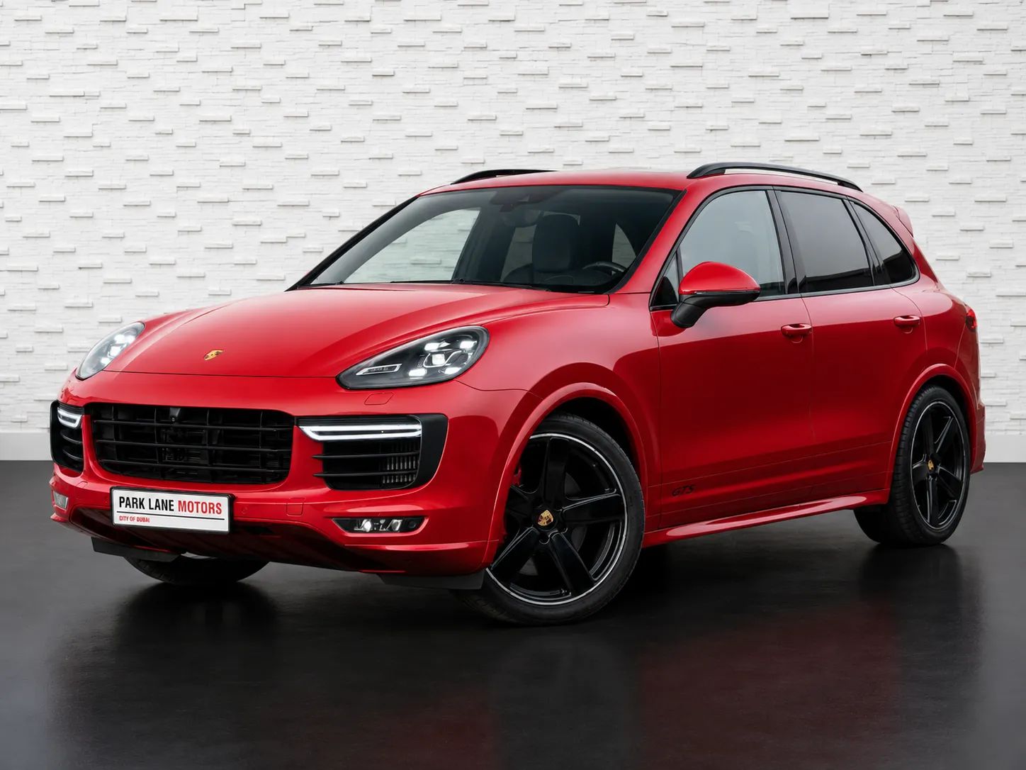 2016 Porsche Cayenne photo 2