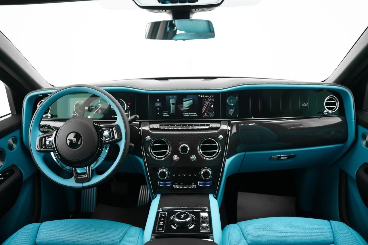 2025 Rolls-Royce Cullinan photo 3