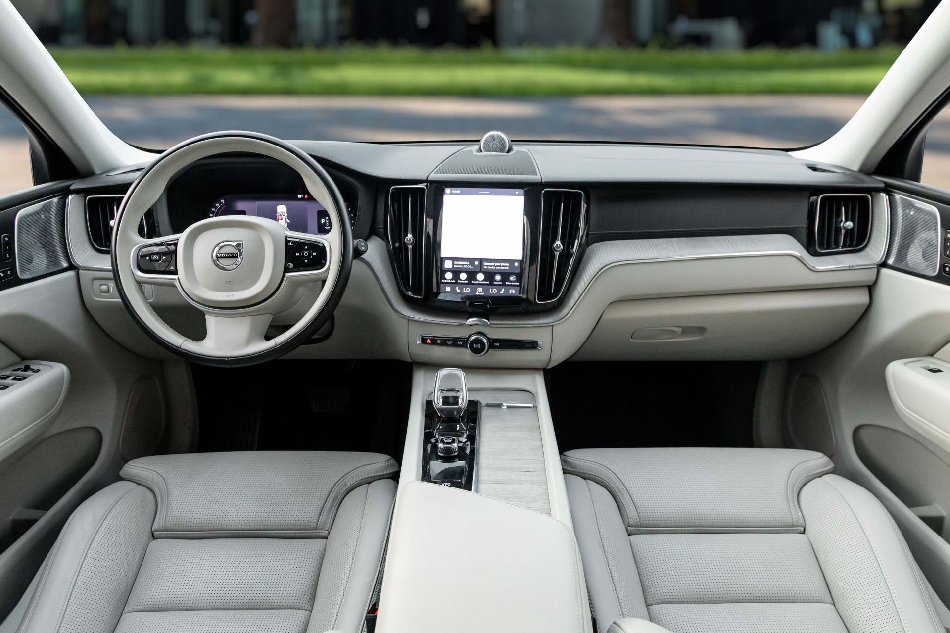 2022 Volvo XC60 photo 3