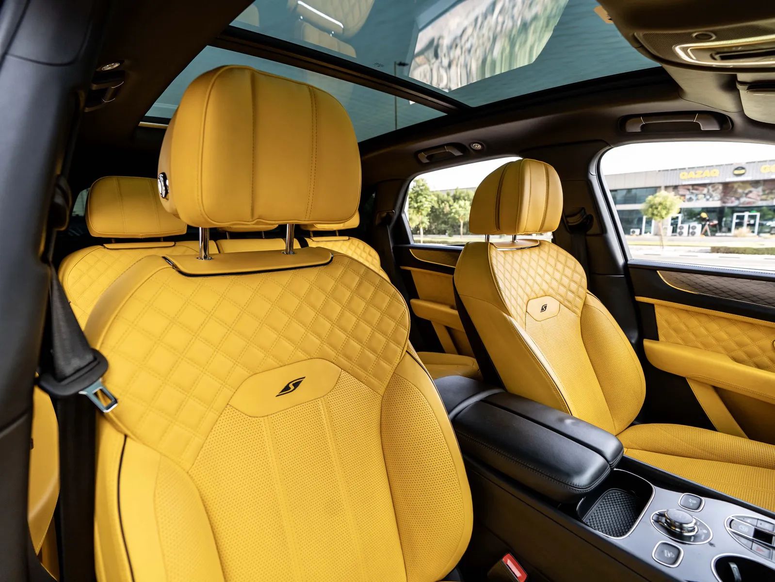 2022 Bentley Bentayga photo 3