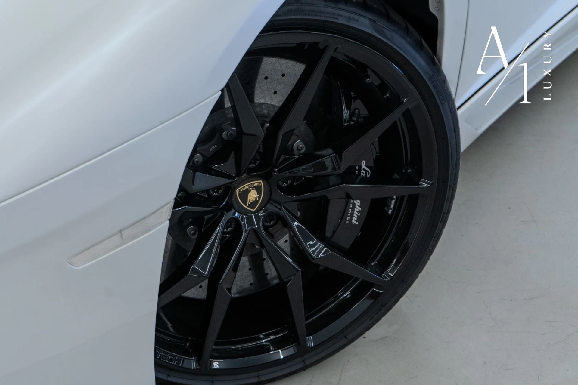 2012 Lamborghini Aventador photo 3