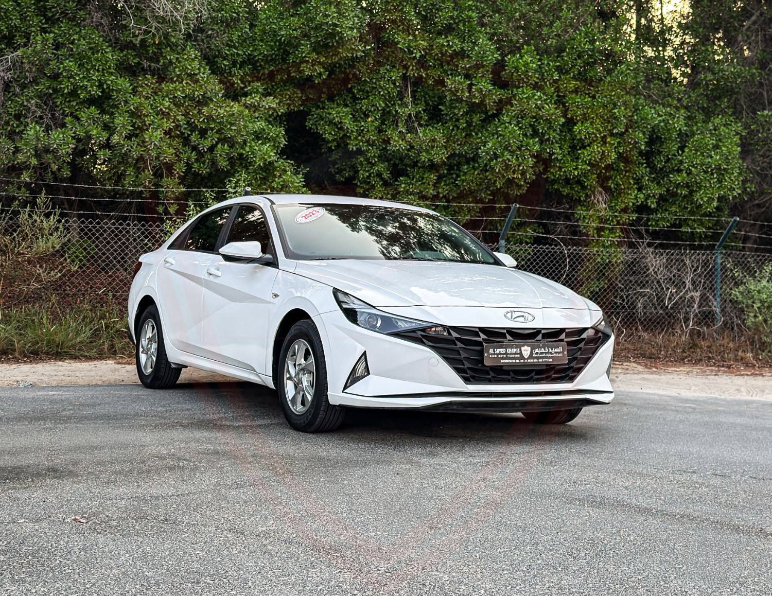 2023 Hyundai Elantra photo 2