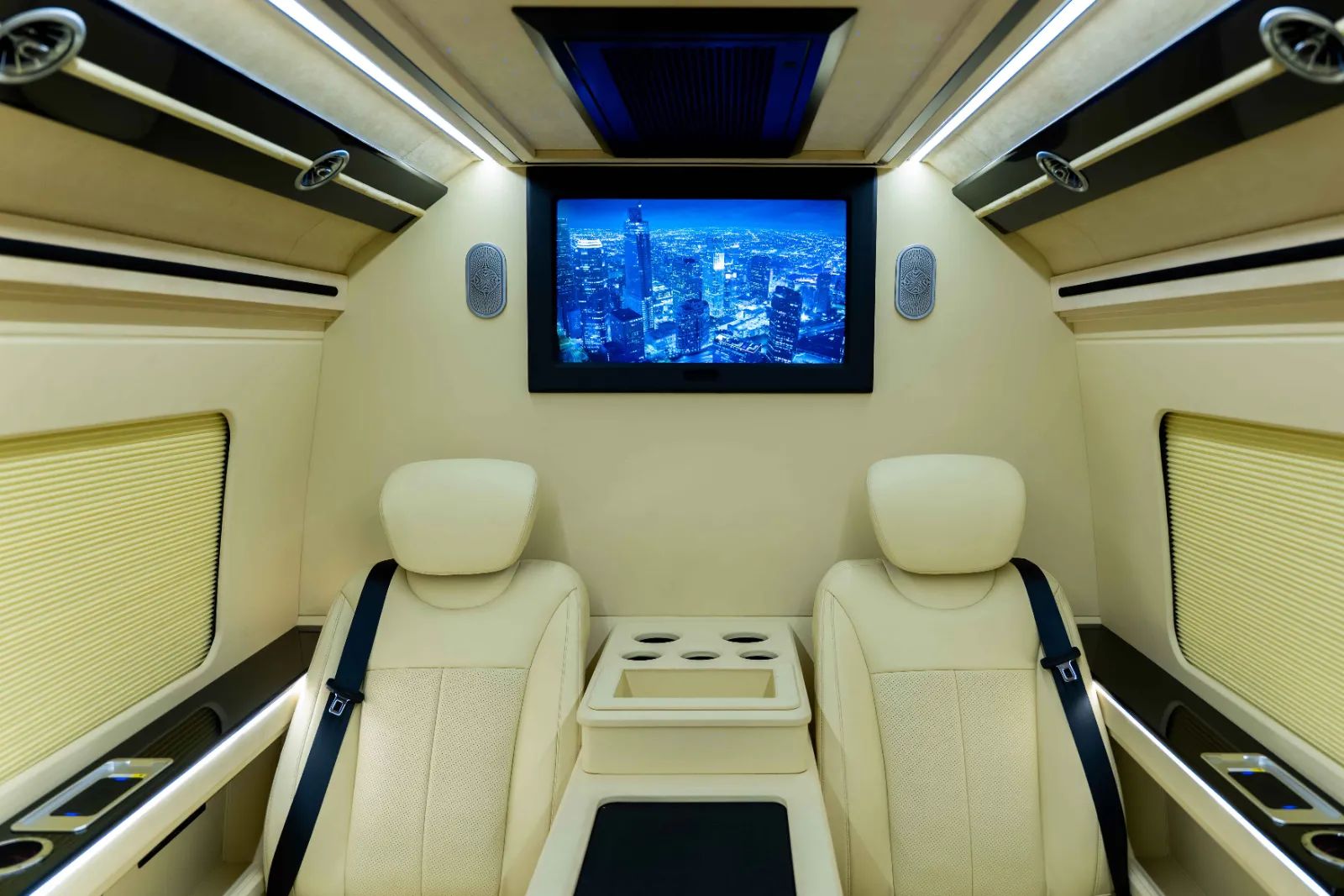 2026 Mercedes-Benz Sprinter photo 4