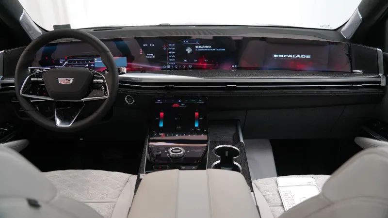 2025 Cadillac Escalade photo 3