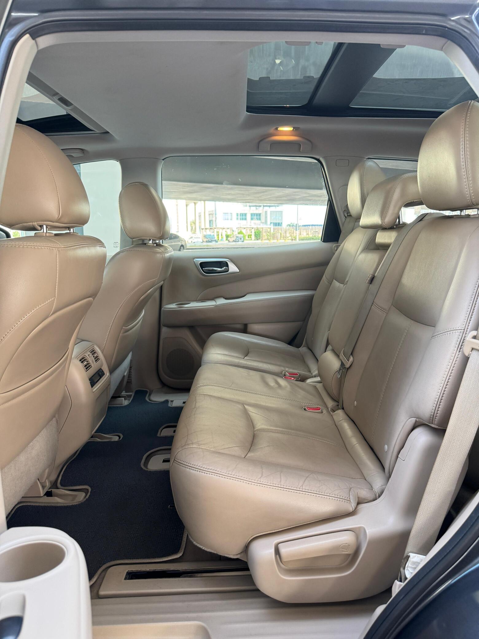 2014 Nissan Pathfinder photo 4