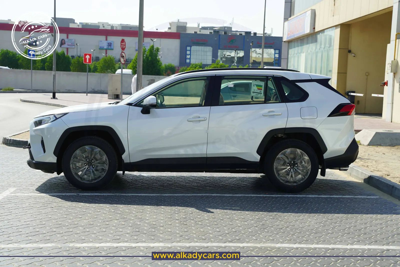 2025 Toyota RAV4 photo 4