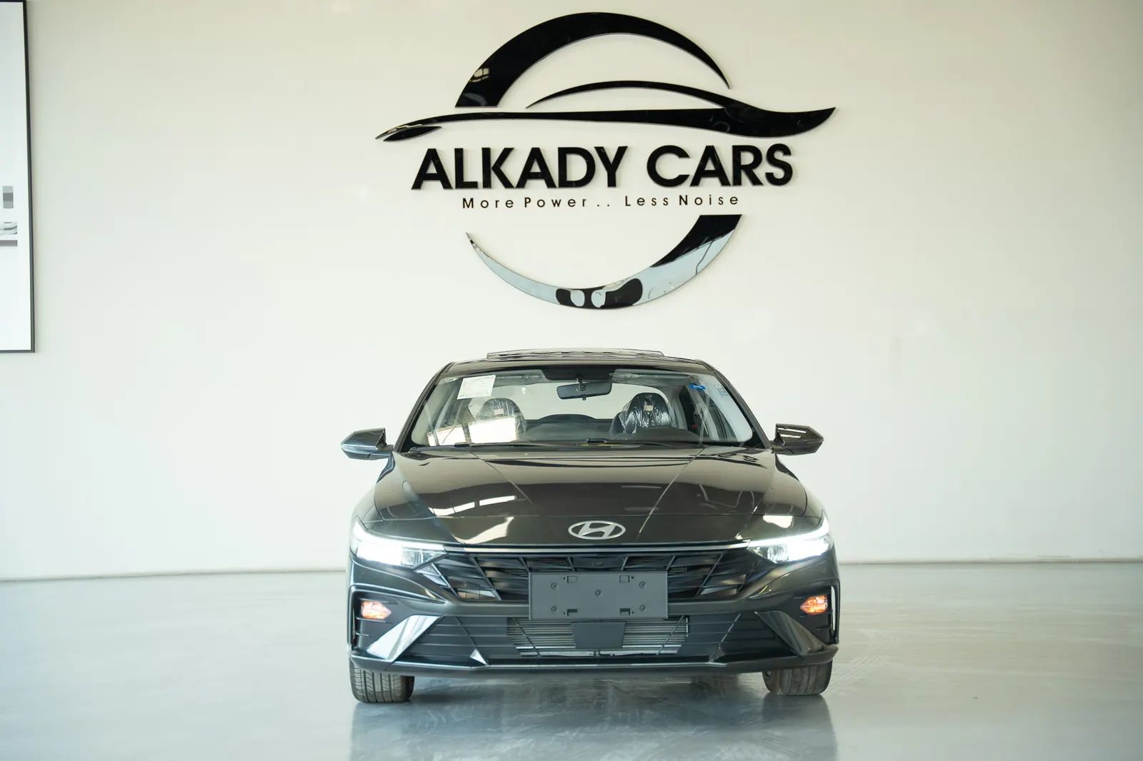 2025 Hyundai Elantra photo 3
