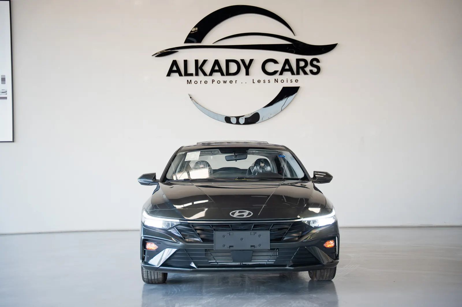 2025 Hyundai Elantra photo 4