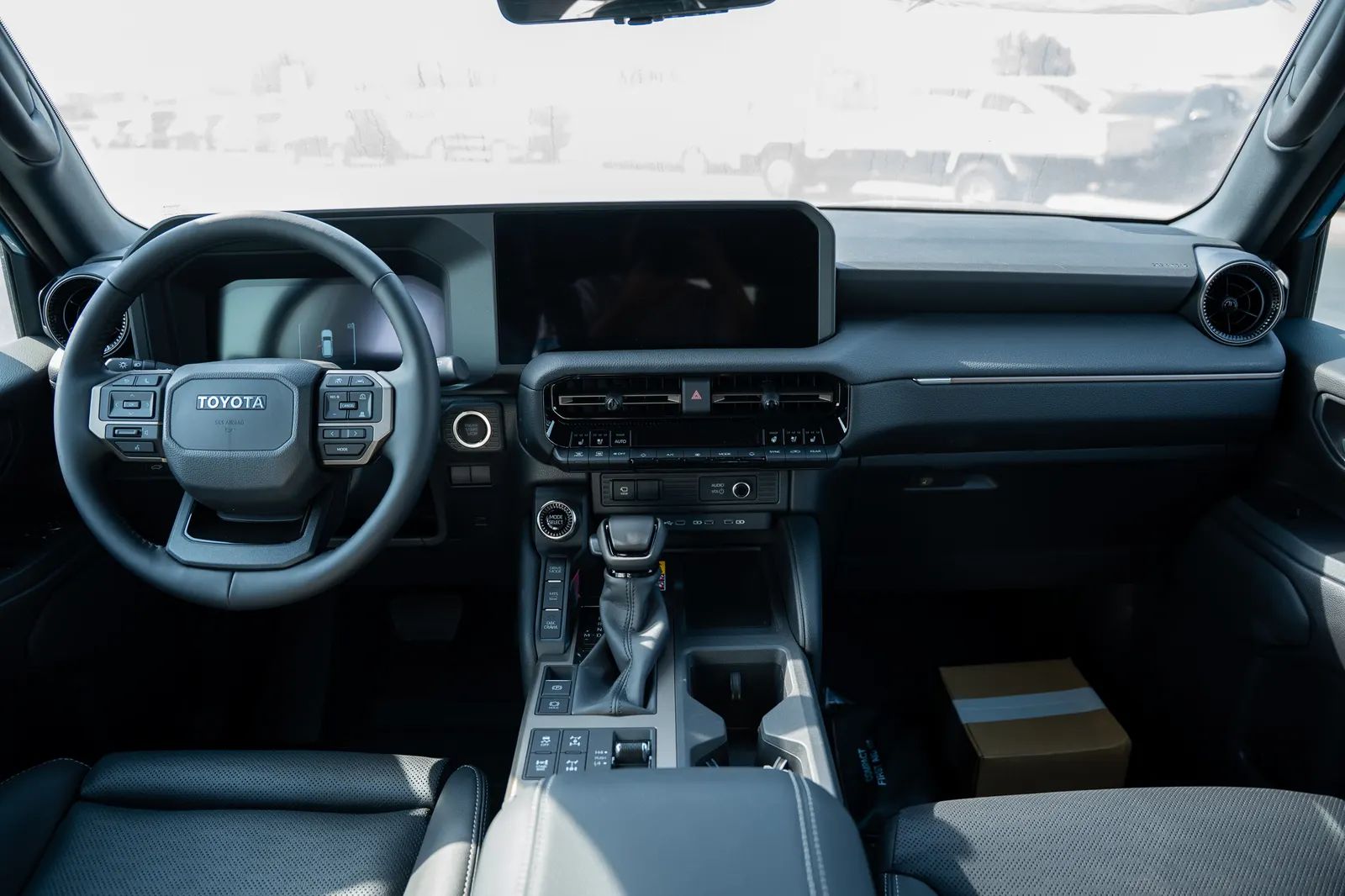 2025 Toyota Prado photo 2