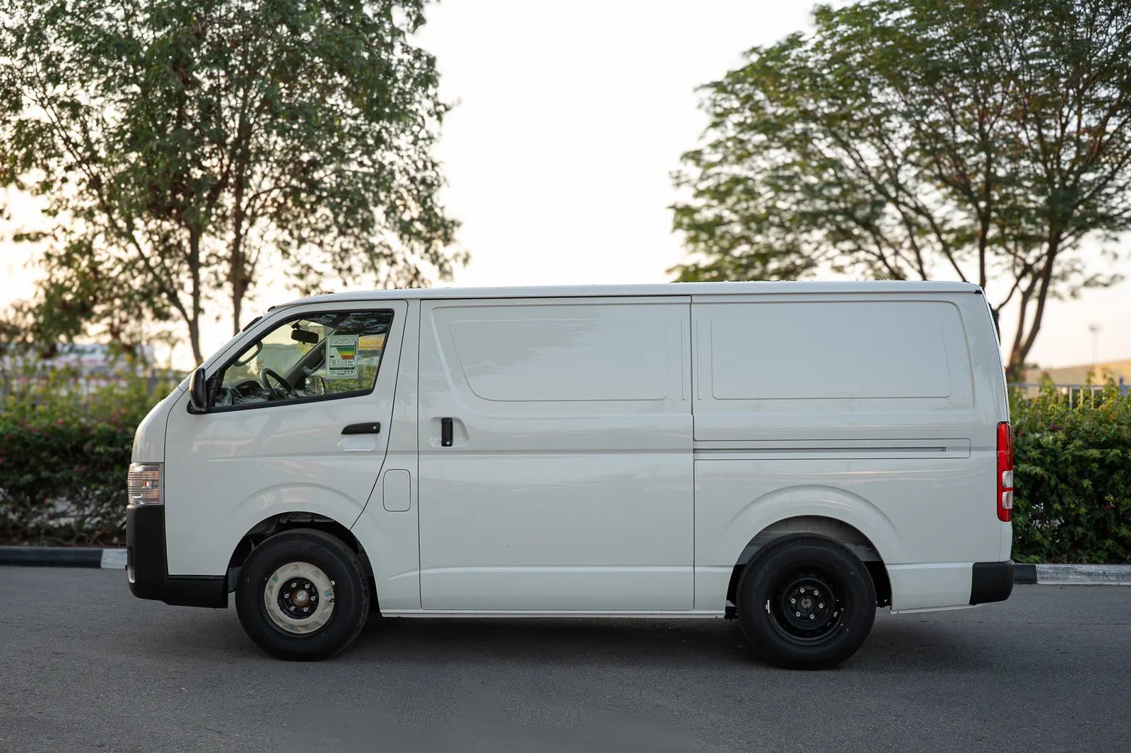 2025 Toyota Hiace photo 4