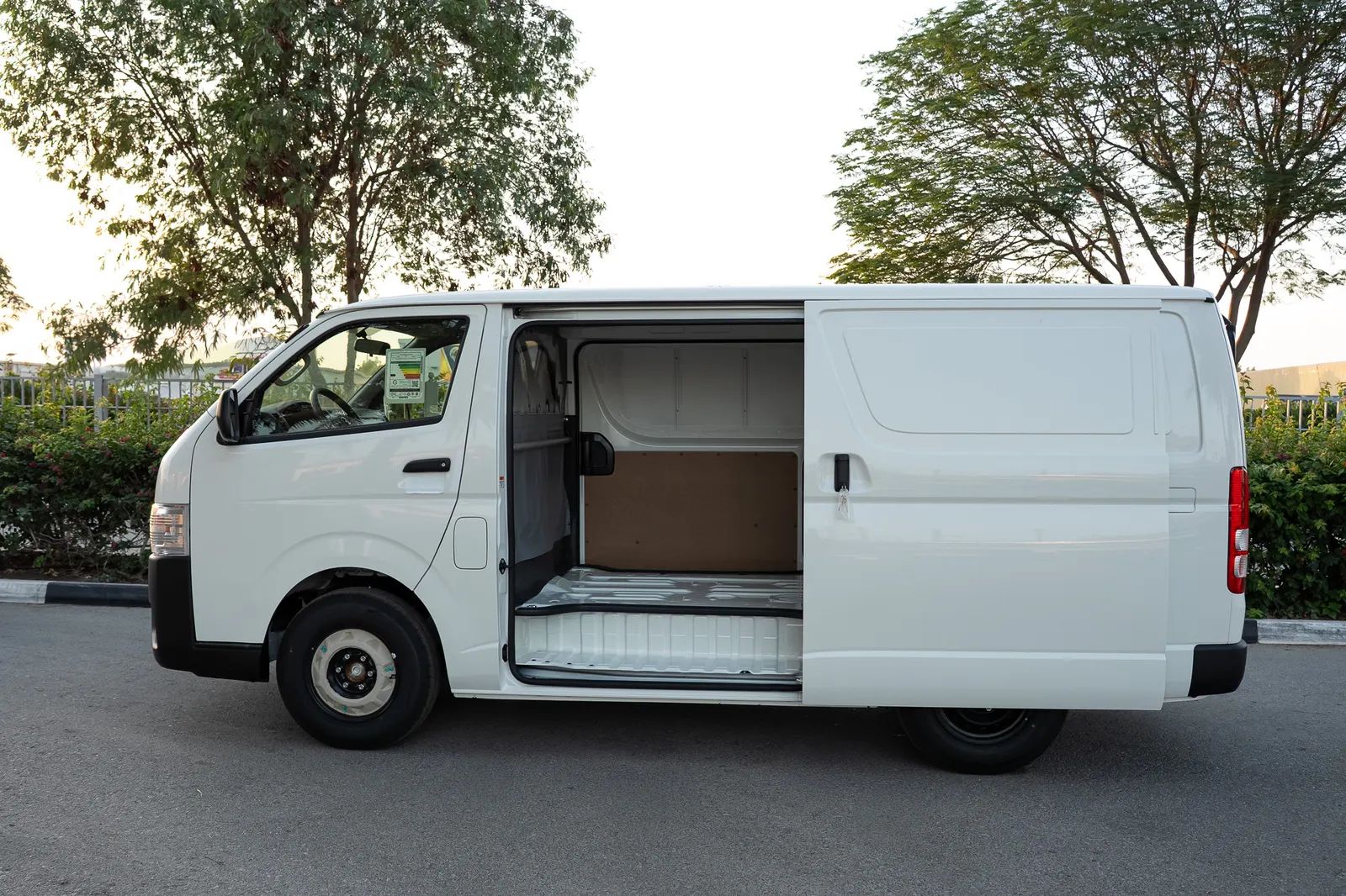 2025 Toyota Hiace photo 5