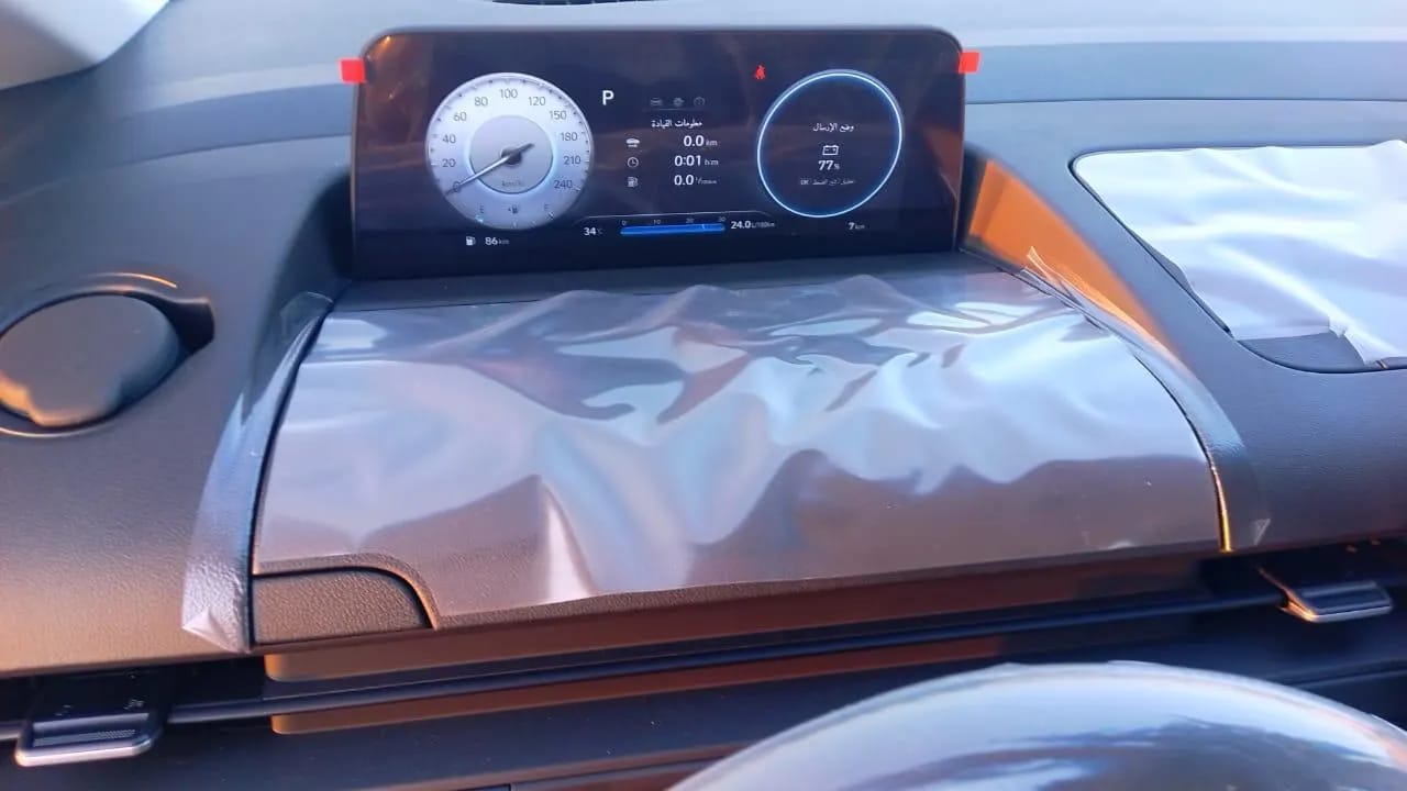 2026 Hyundai Staria photo 2
