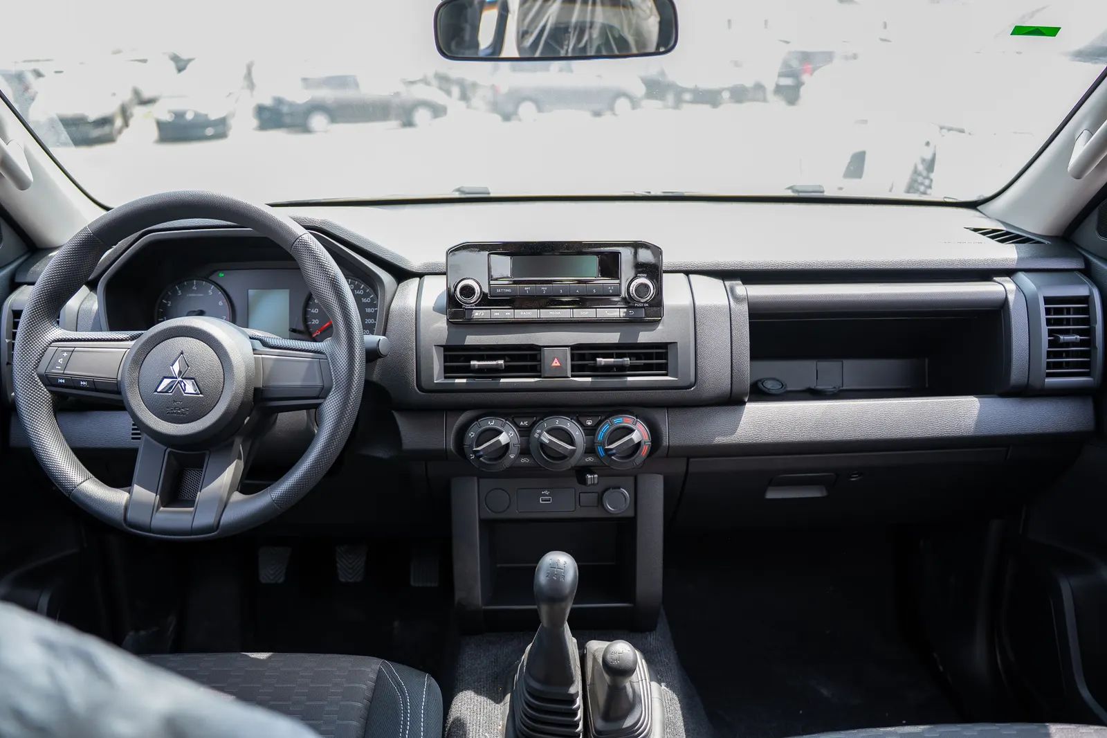 2025 Mitsubishi L200 photo 2