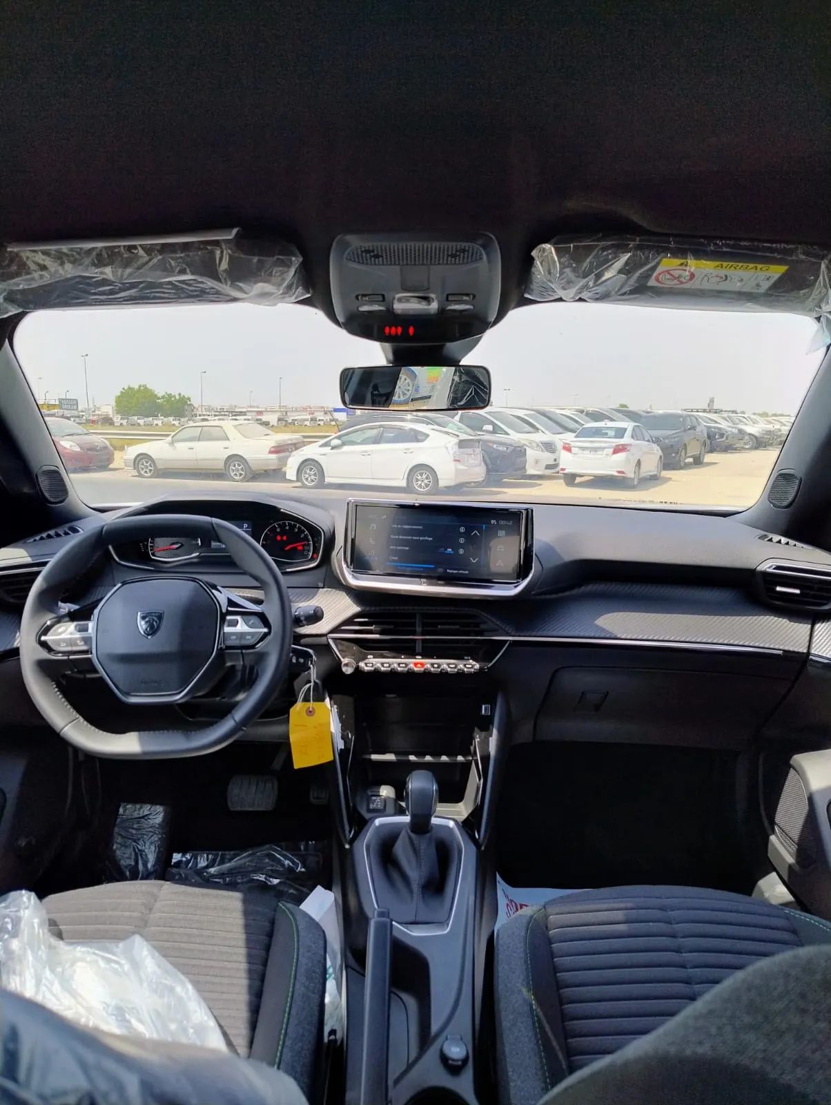 2025 Peugeot 2008 photo 2