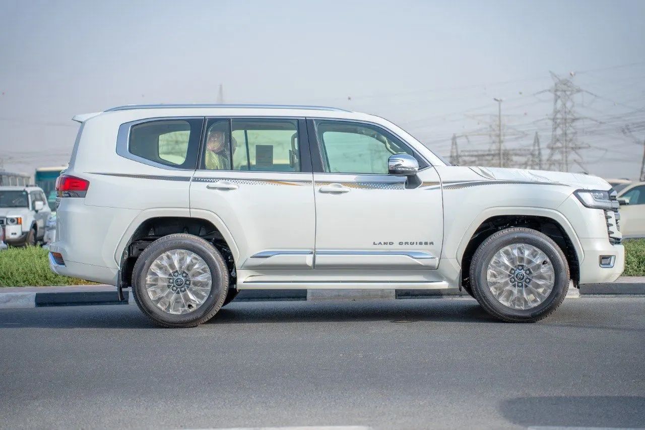 2025 Toyota Land Cruiser photo 4