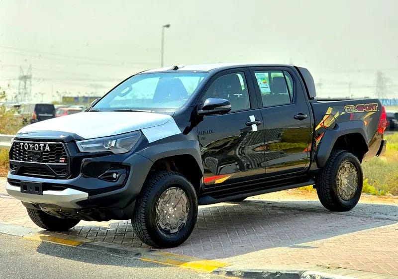 2025 Toyota Hilux photo 3