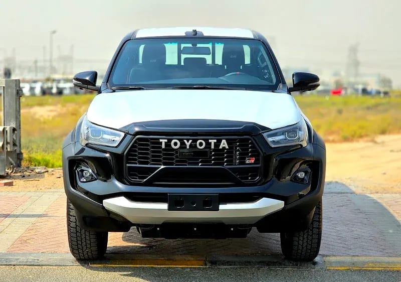 2025 Toyota Hilux photo 4
