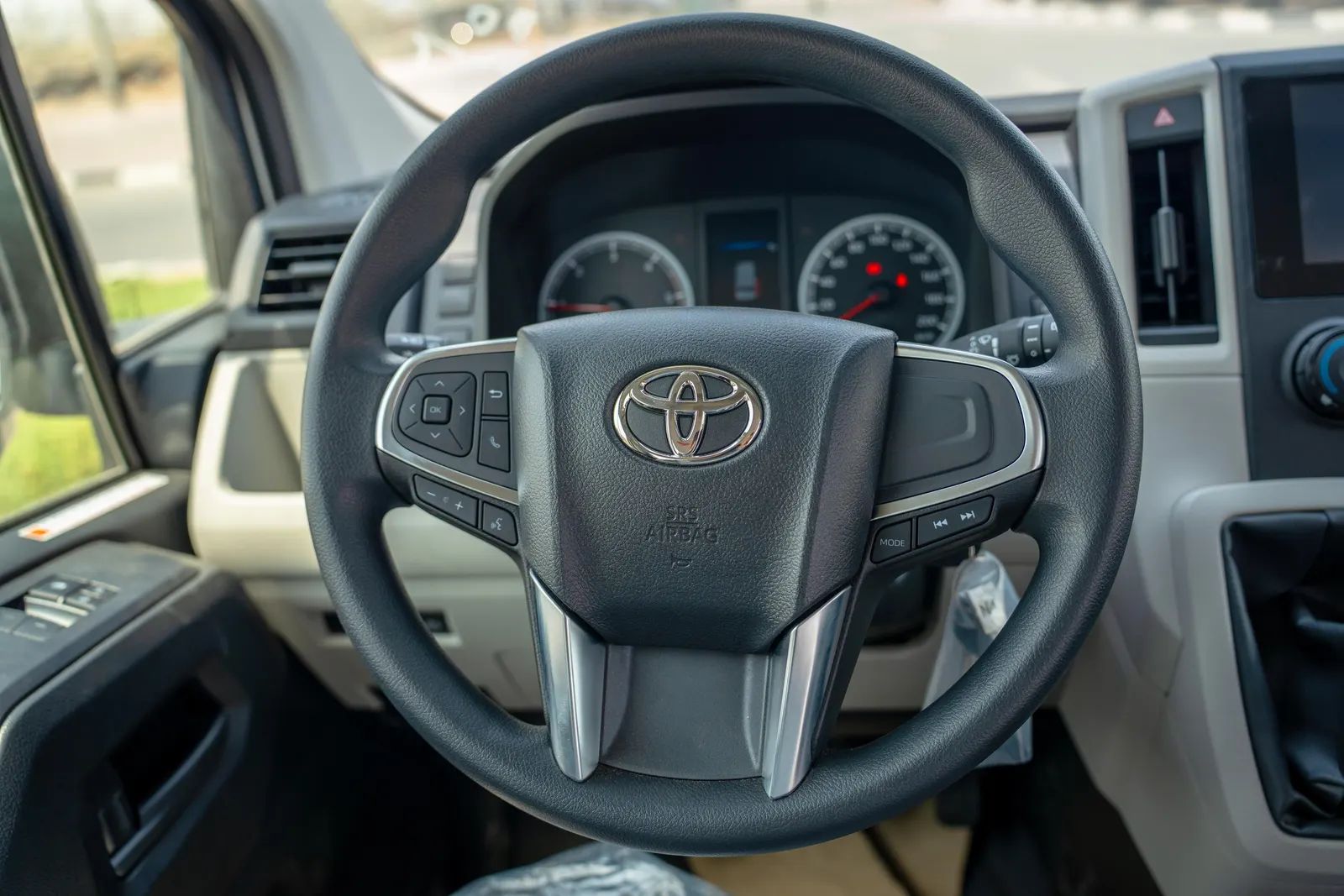 2025 Toyota Hiace photo 3