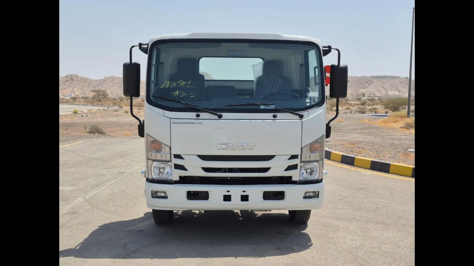 2026 Isuzu NQR photo 2