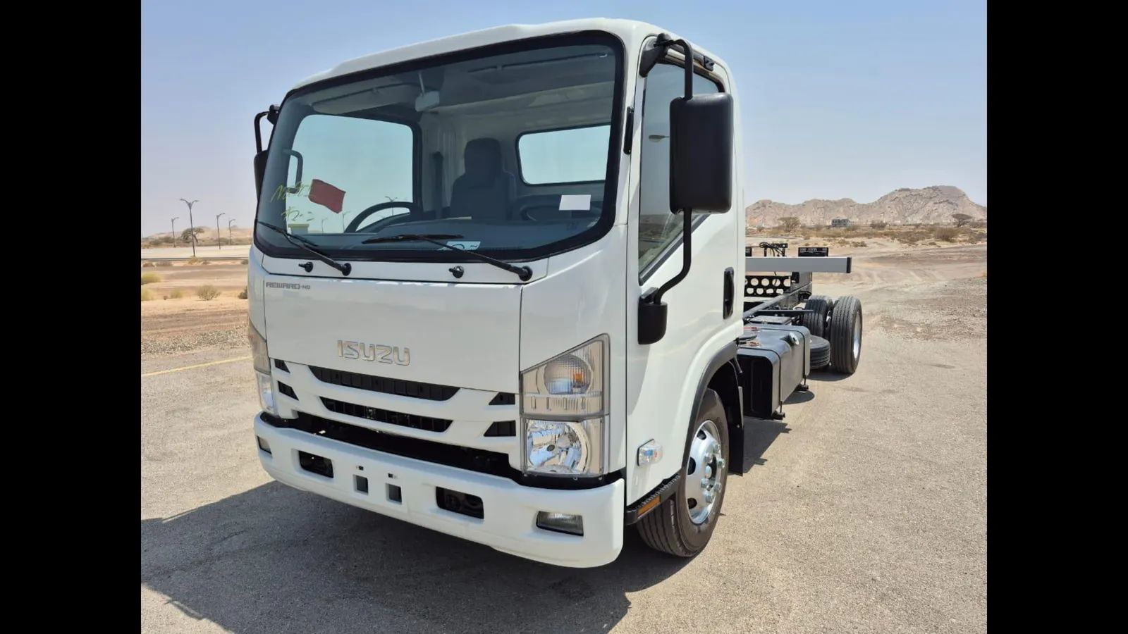 2026 Isuzu NQR photo 3
