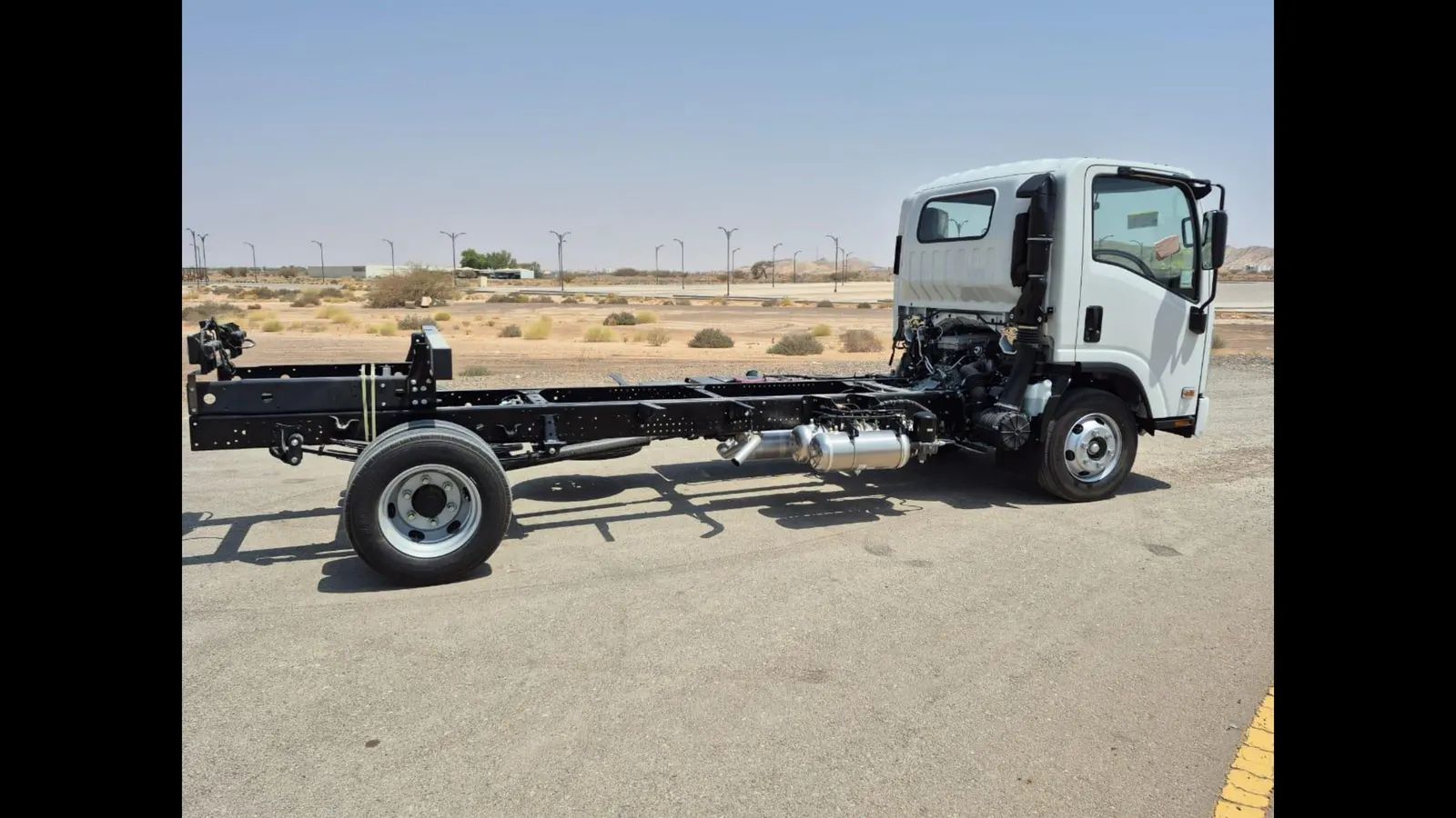 2026 Isuzu NQR photo 4